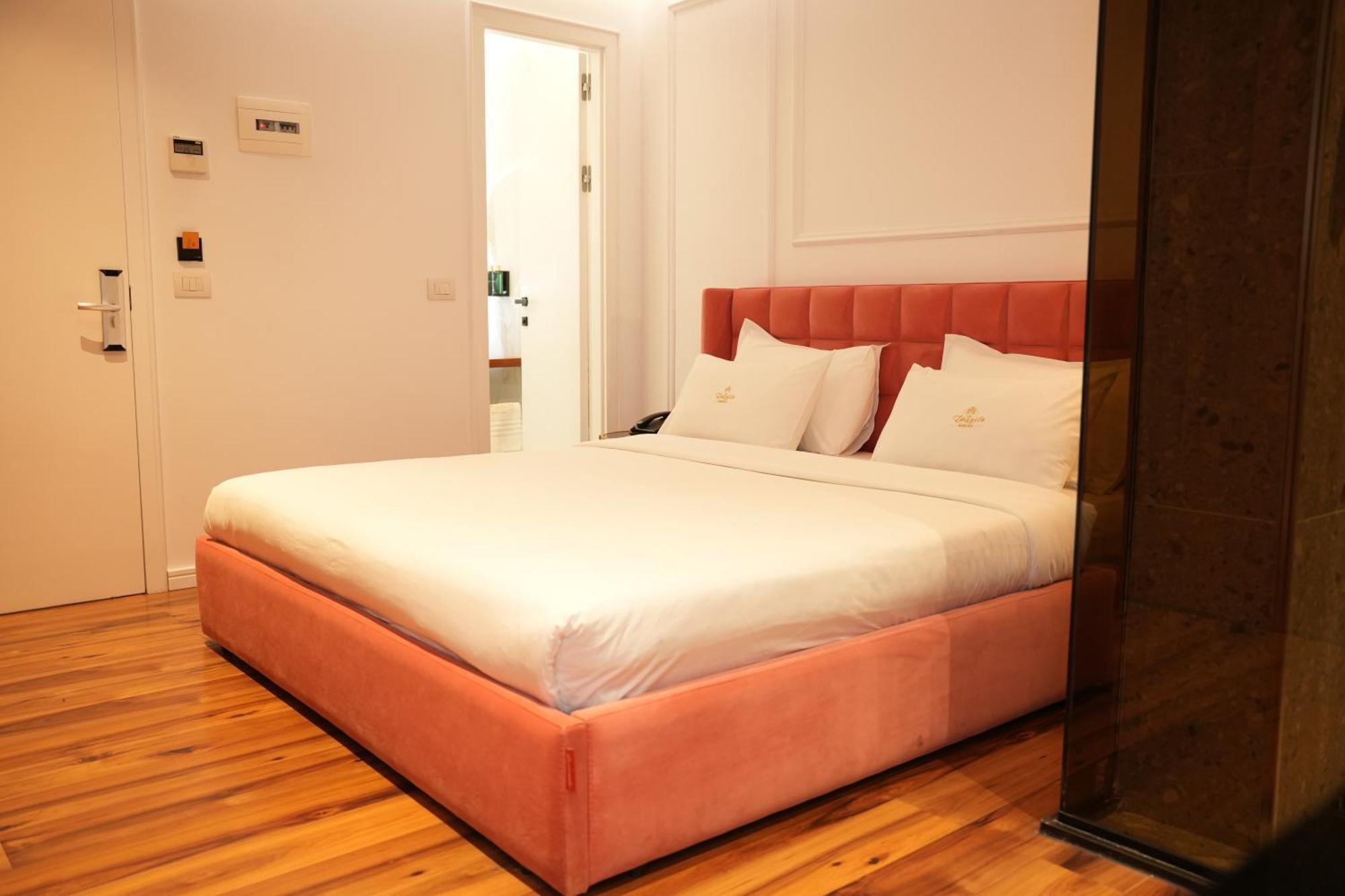 La Suite Boutique Hotel Тирана Экстерьер фото