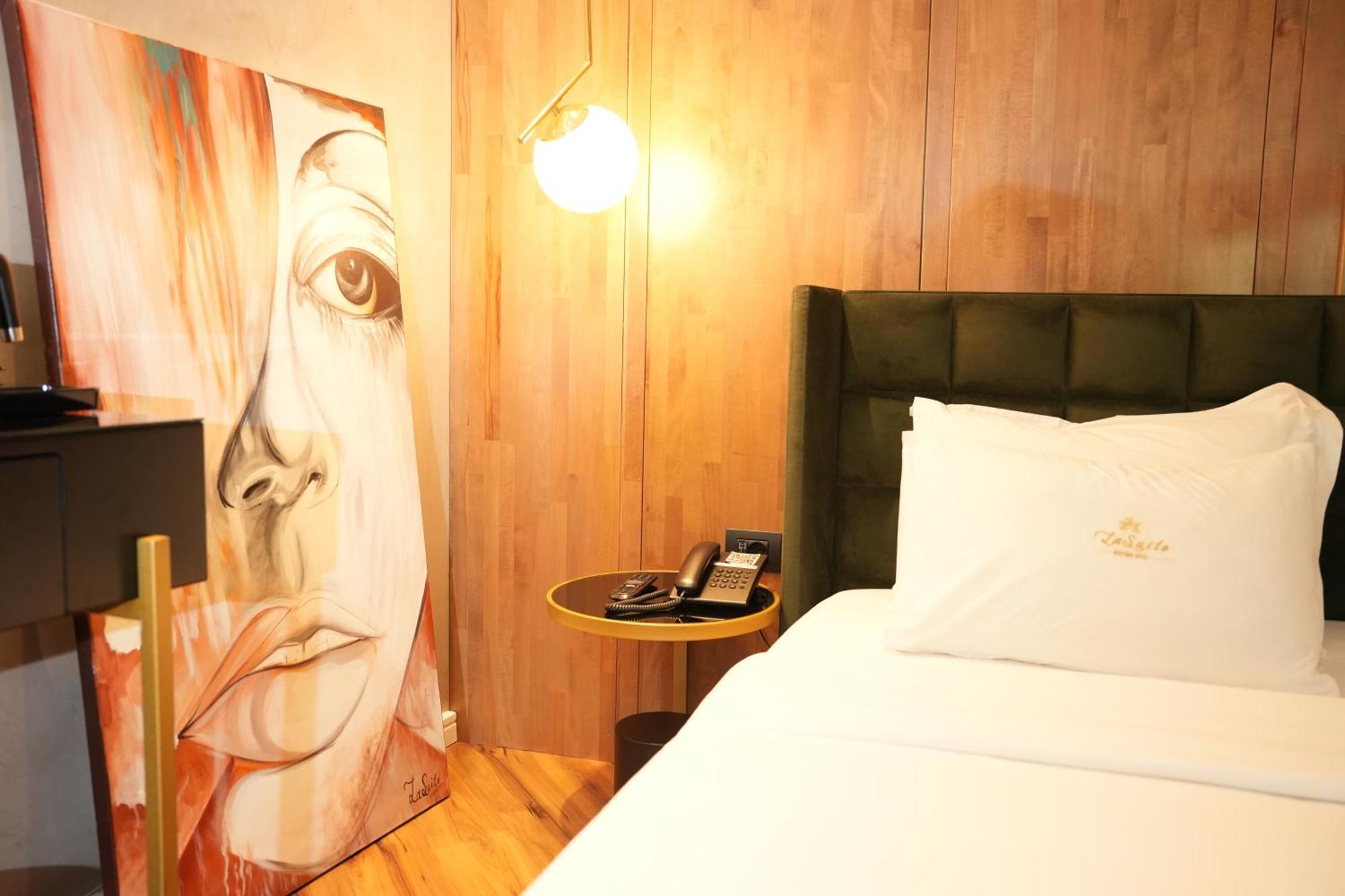 La Suite Boutique Hotel Тирана Экстерьер фото