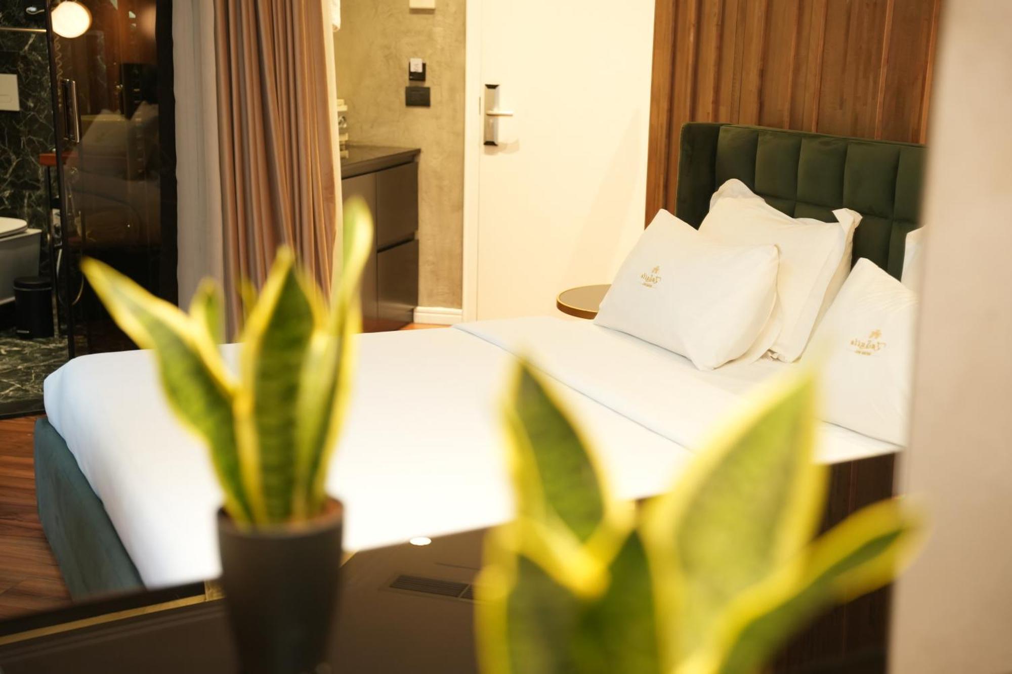 La Suite Boutique Hotel Тирана Экстерьер фото