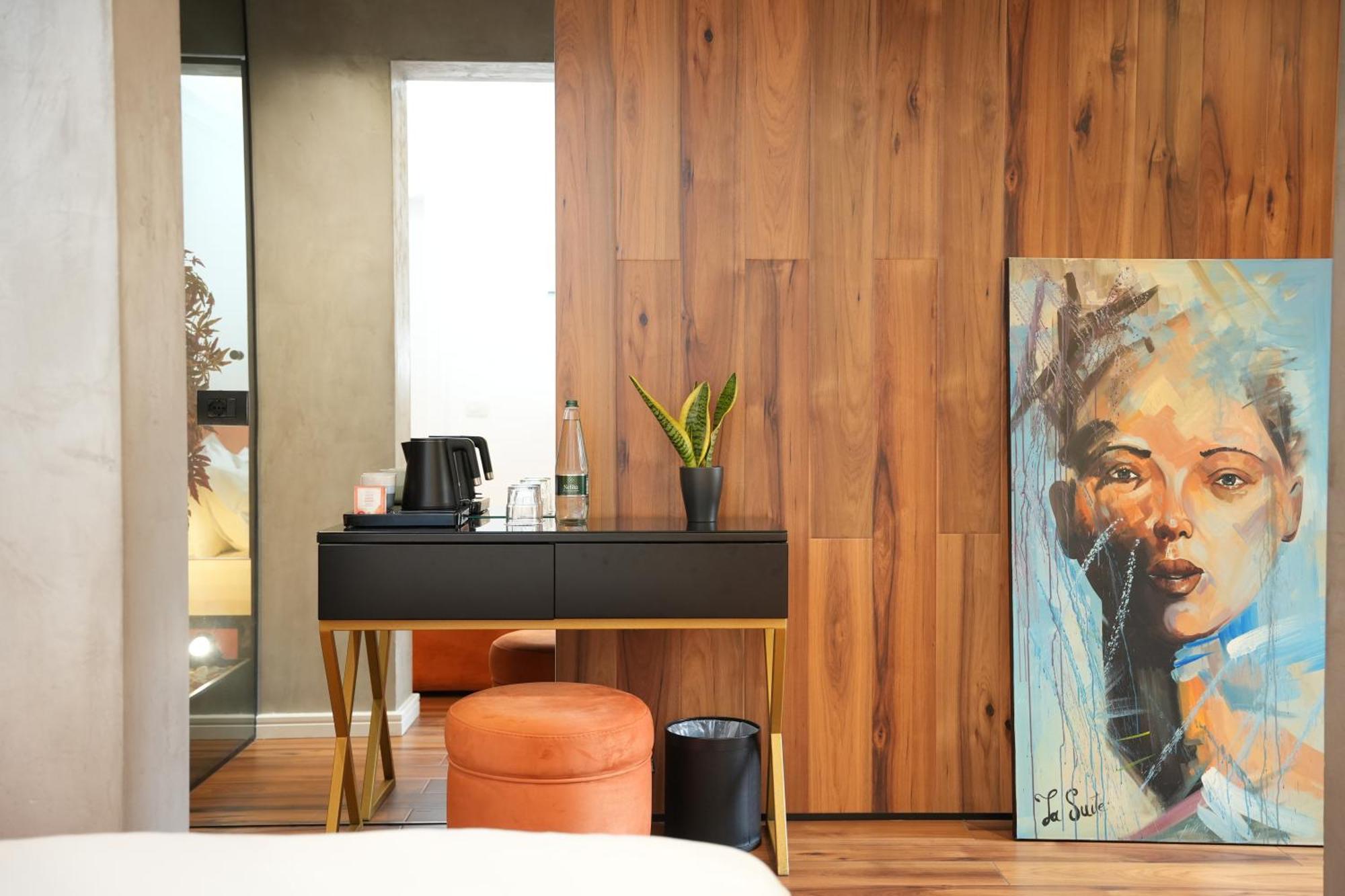 La Suite Boutique Hotel Тирана Экстерьер фото