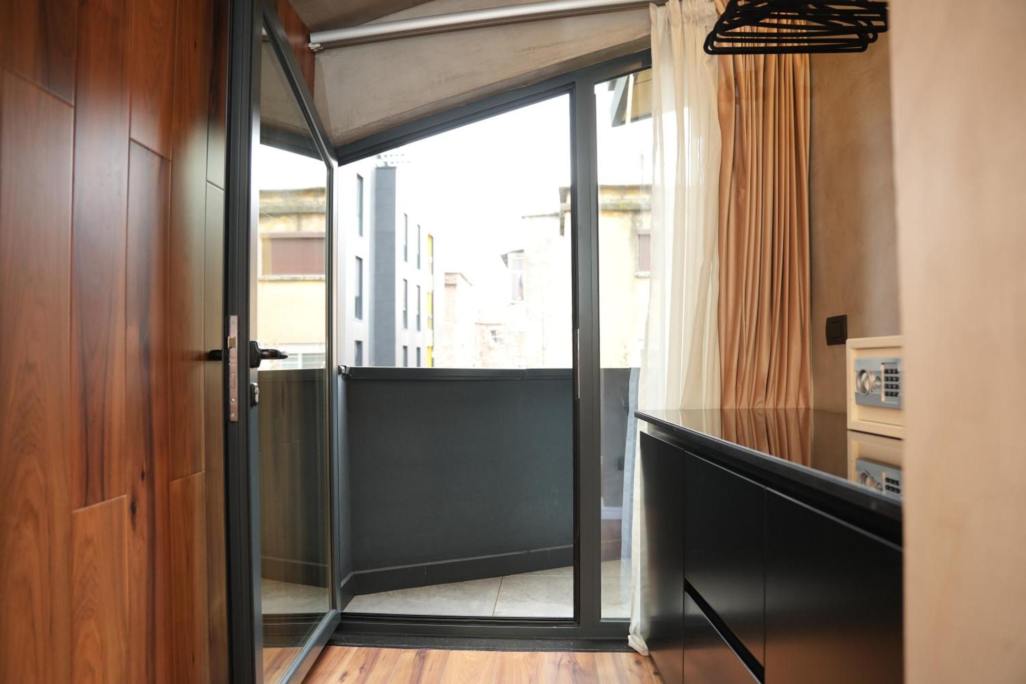 La Suite Boutique Hotel Тирана Экстерьер фото