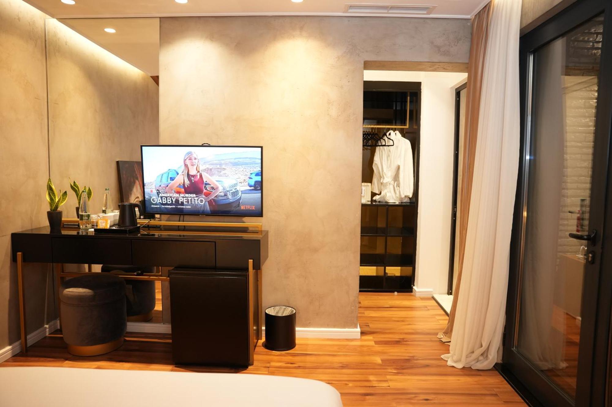 La Suite Boutique Hotel Тирана Экстерьер фото