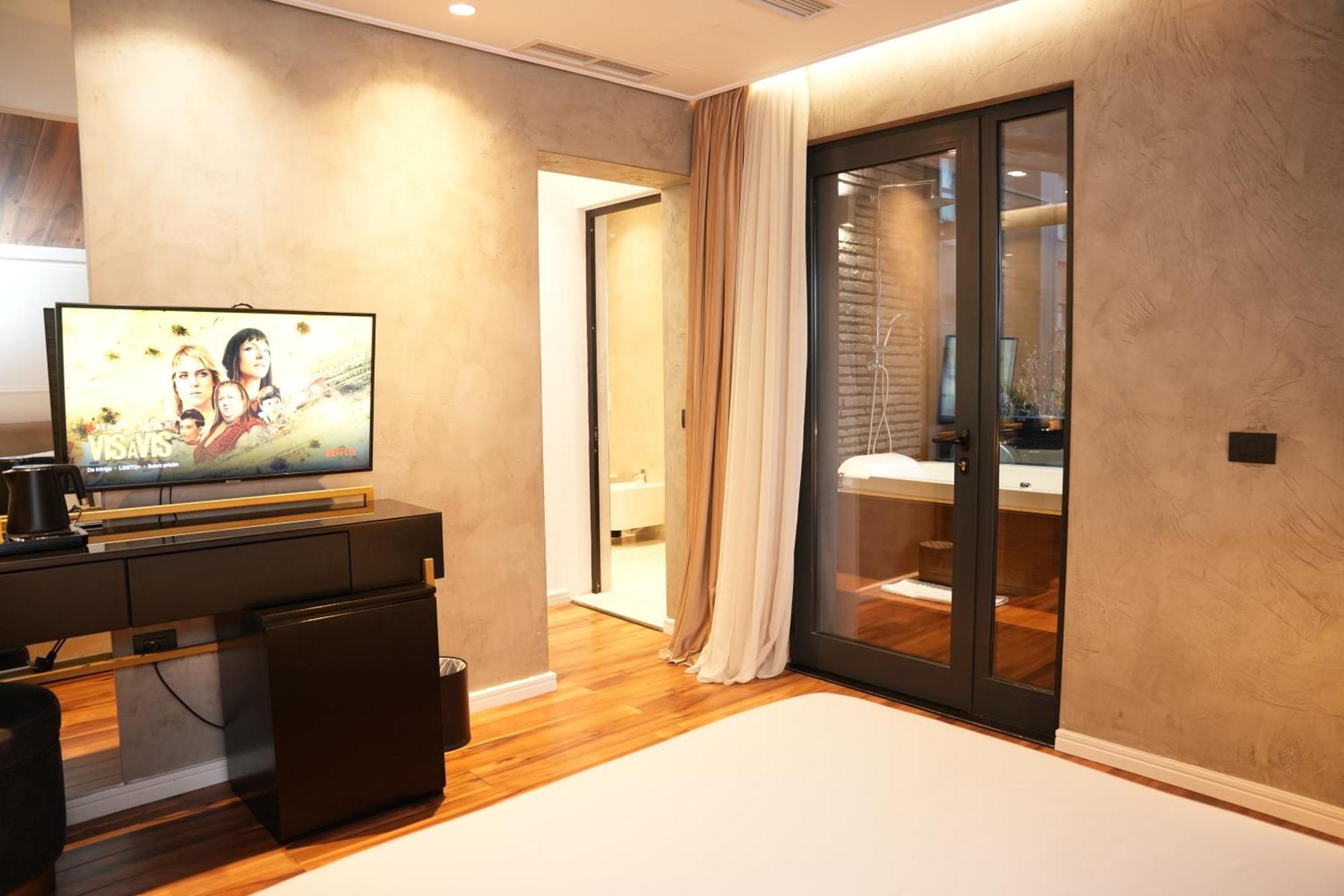 La Suite Boutique Hotel Тирана Экстерьер фото