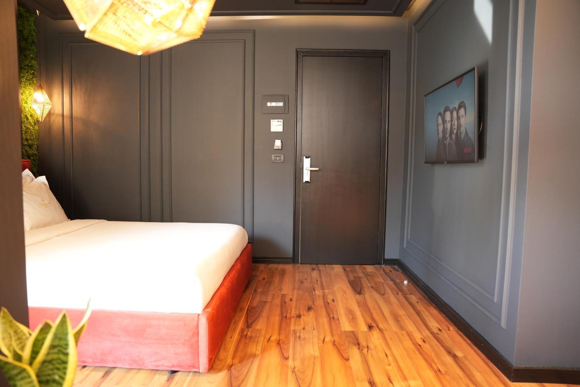 La Suite Boutique Hotel Тирана Экстерьер фото