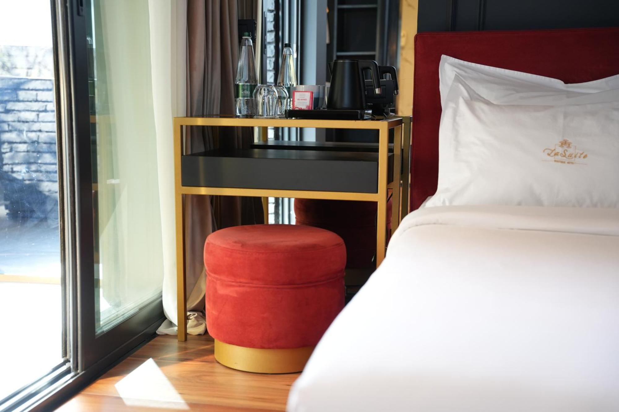 La Suite Boutique Hotel Тирана Экстерьер фото