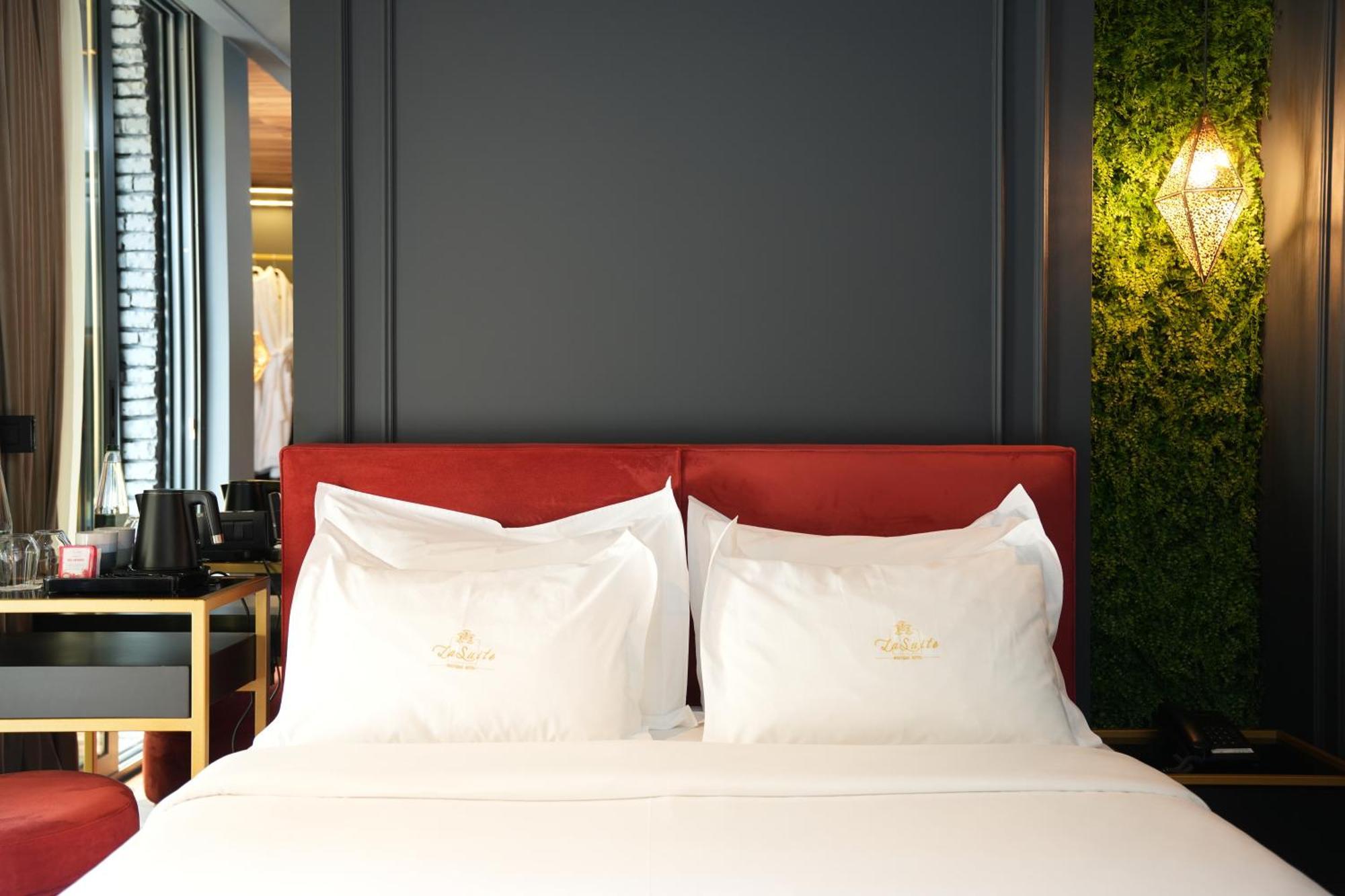 La Suite Boutique Hotel Тирана Экстерьер фото