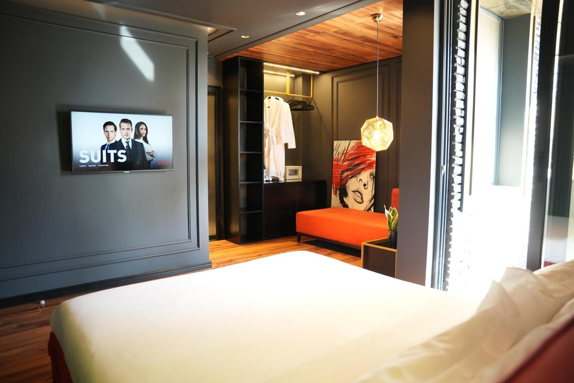 La Suite Boutique Hotel Тирана Экстерьер фото