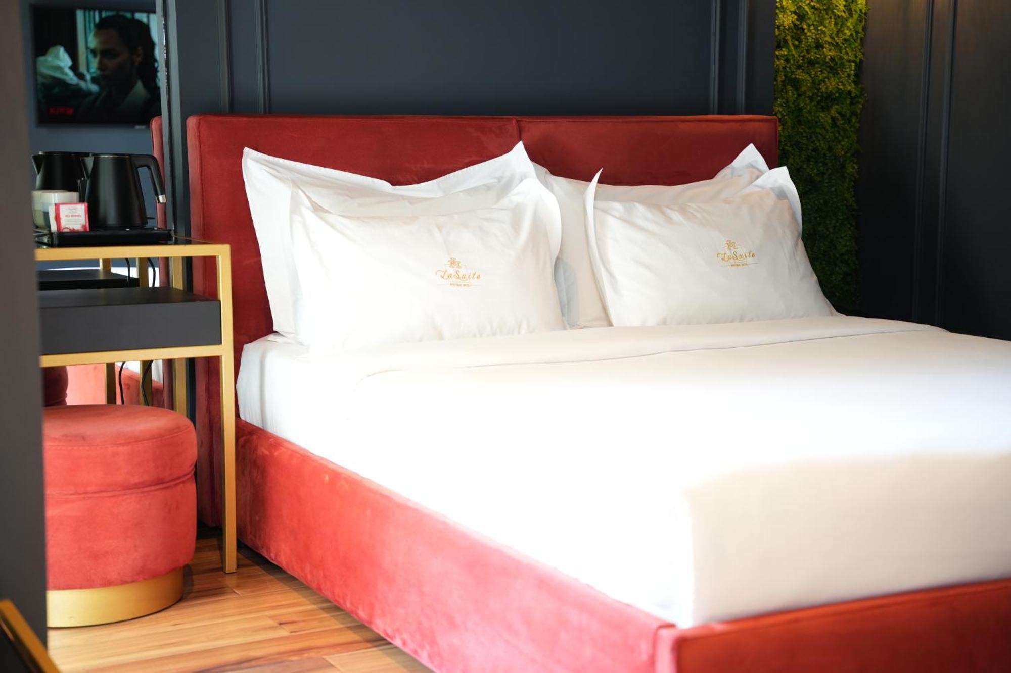 La Suite Boutique Hotel Тирана Экстерьер фото
