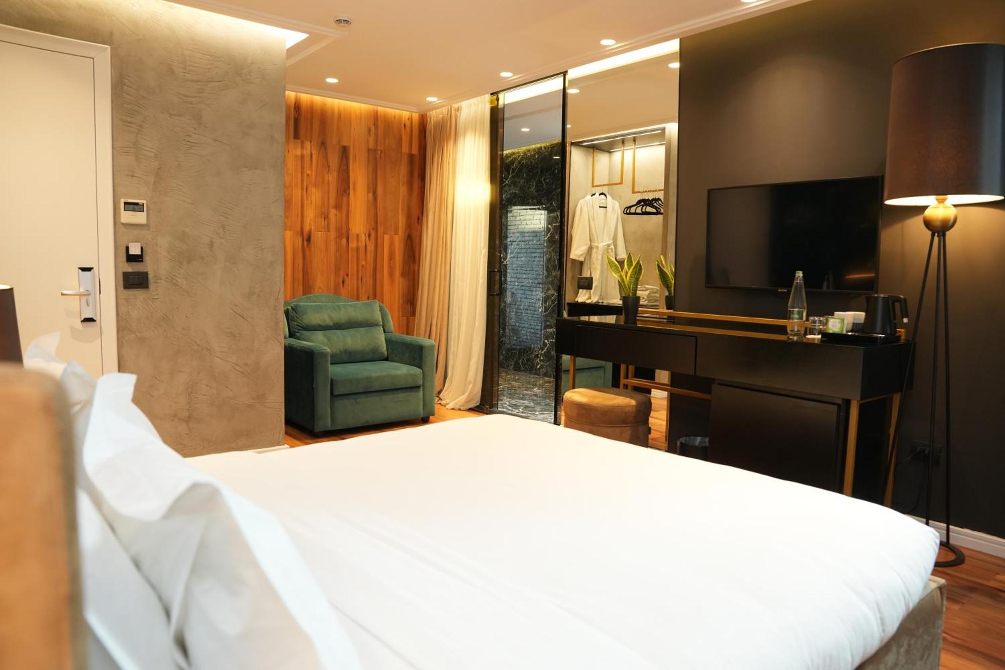La Suite Boutique Hotel Тирана Экстерьер фото