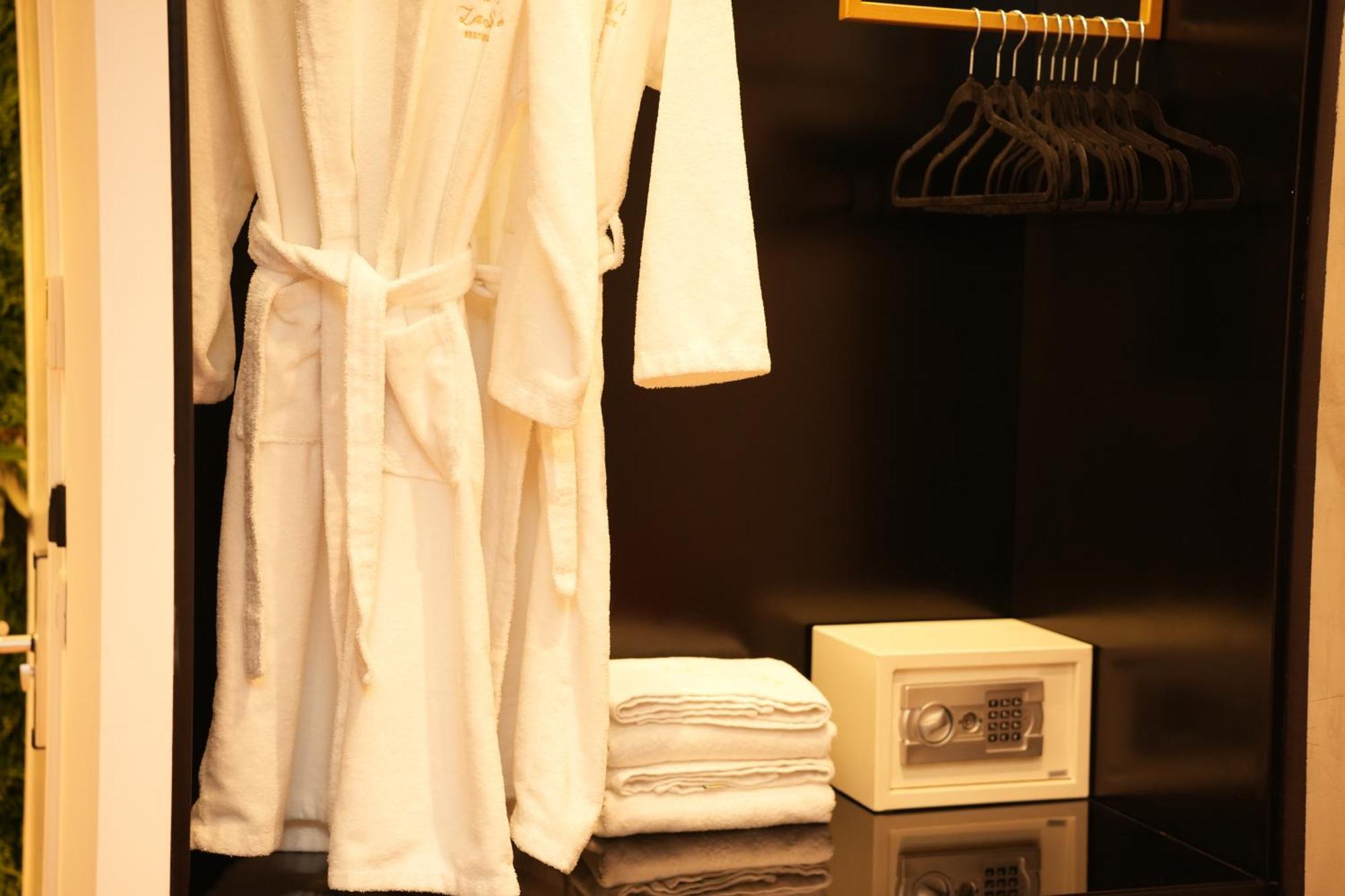 La Suite Boutique Hotel Тирана Экстерьер фото